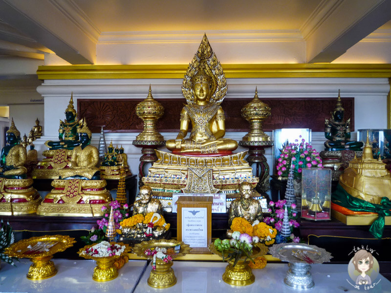 Prächtig golden ist das Innere des Golden Mountain in Bangkok