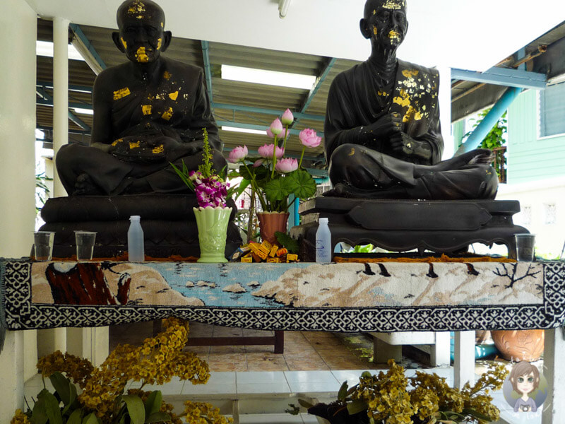 Buddhastatuen in einem Tempel in Bangkok, Thailand