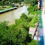 Eine Zugfahrt durch das Tal des Todes in Thailand