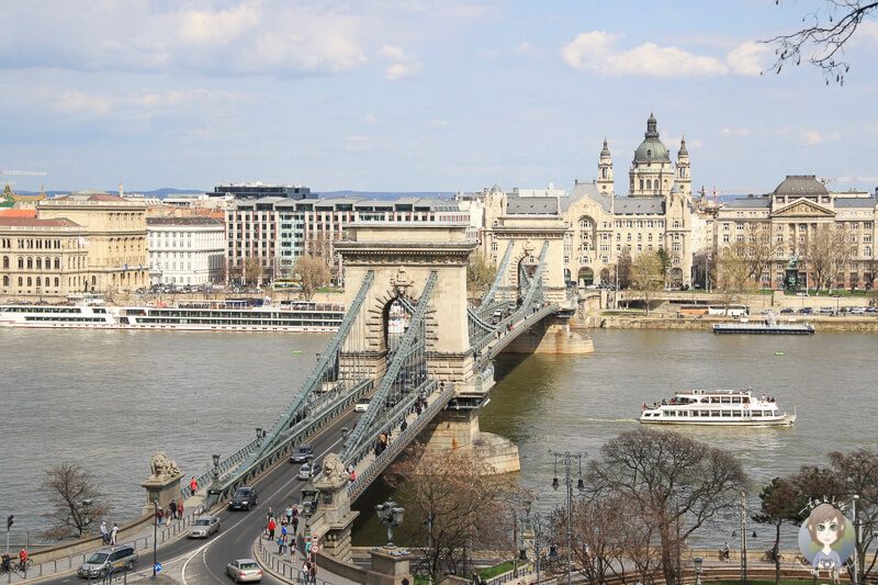 Eine der Budapest Sehenswuerdigkeiten ueberhaupt ist die Kettenbruecke