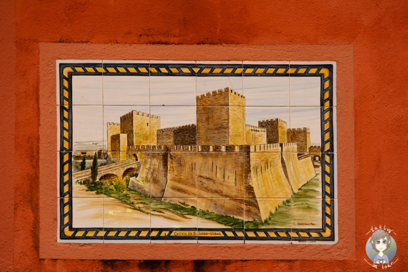 Azulejos mit dem Castelo de São Jorge in Lissabon
