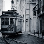 Immer wieder trifft man auf die Straßenbahnen in Lissabon