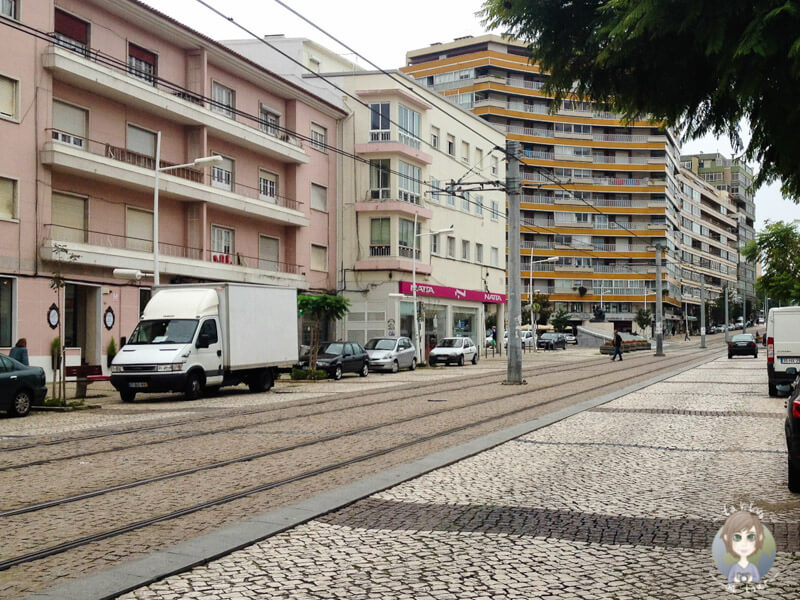 An der Hauptstraße von Almada