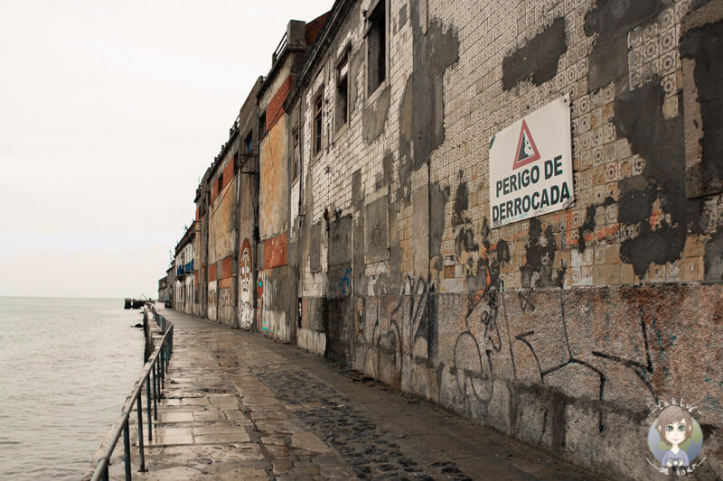 Die verlassene Straße am Tejo