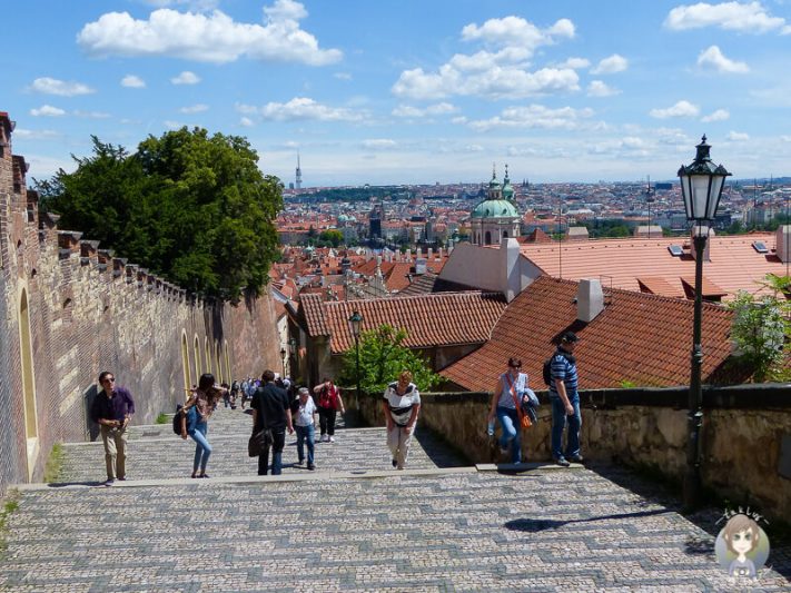Stufen auf den Burgberg in Prag
