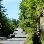 leichte kurven auf dem Chuckanut-Scenic-Drive in Washington