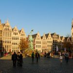 Der Brabobrunnen au dem Grote Markt in Antwerpen