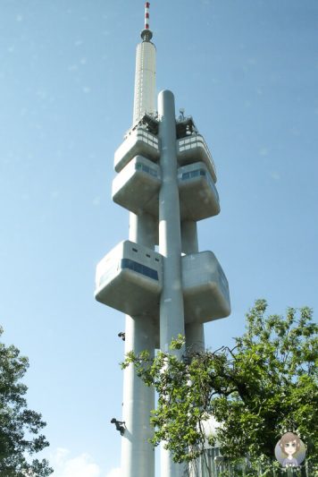 Blick auf den Prager Fernsehturm in Žižkov