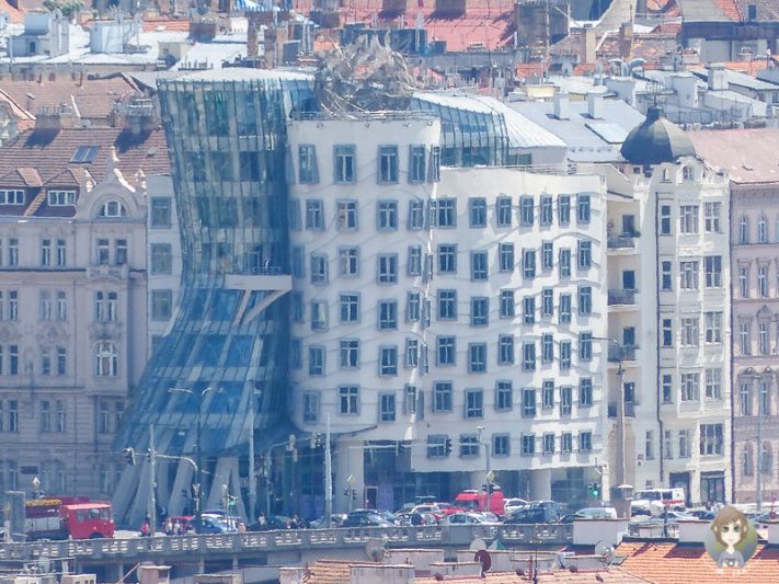 Blick auf das tanzende Haus an der Moldau in Prag
