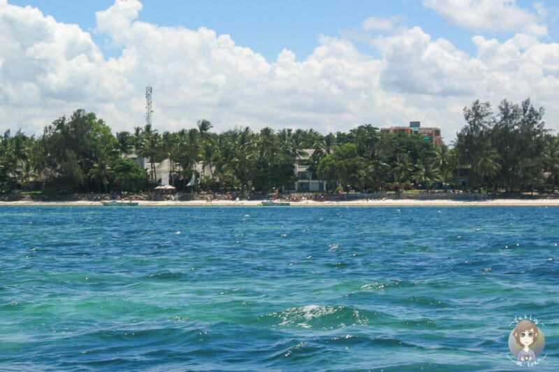 Blick auf den Bamburi Beach in Mombasa in unserem Kenia Urlaub mit Safari