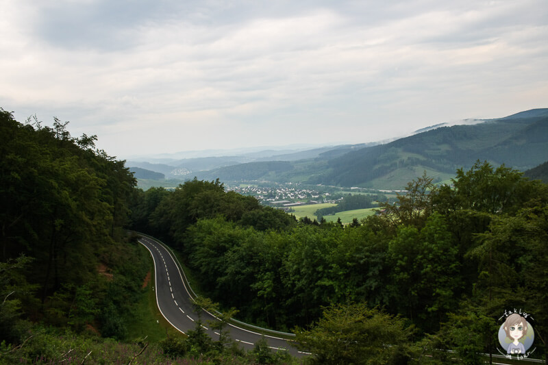 Eine tolle Aussicht auf die Berge im Sauerland