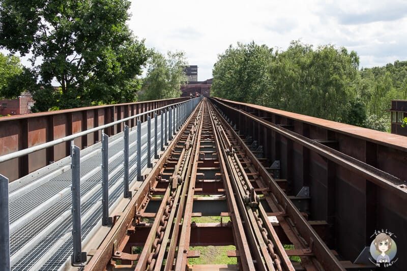 Oberirdische Bahnschienen an der Zeche Zollverein