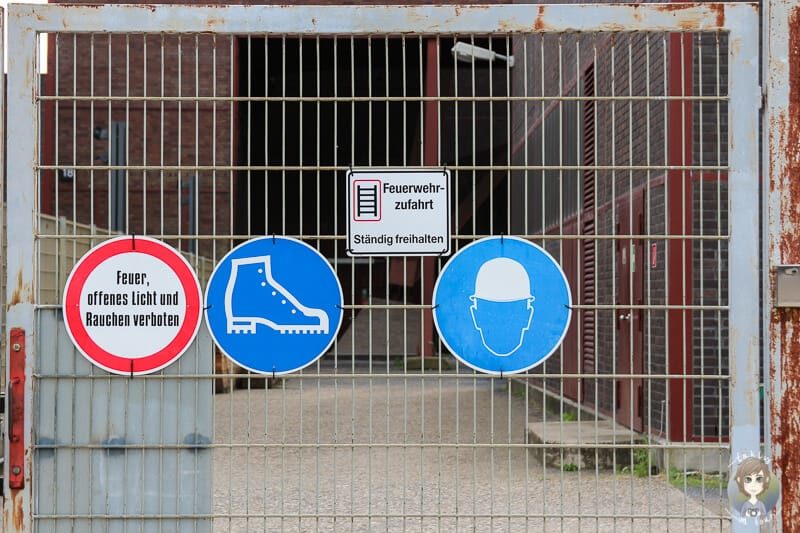 Interessante Schilder an der zeche Zollverein in Essen