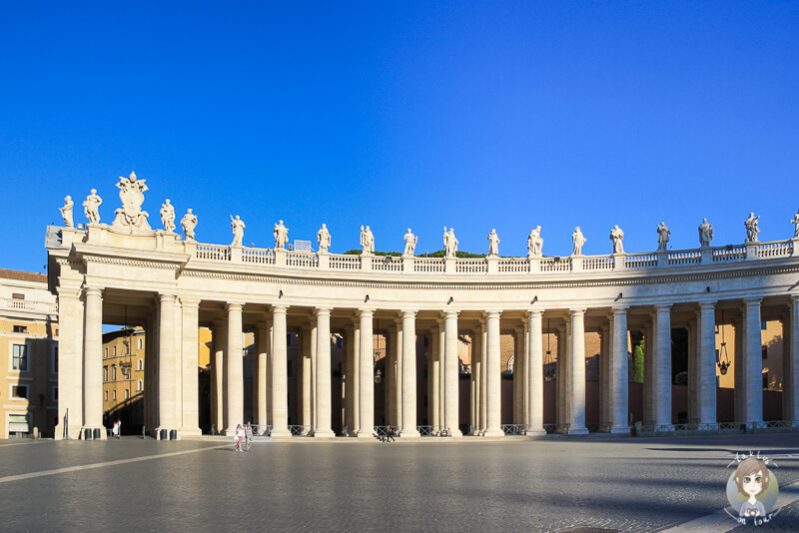 Die Sauelen auf dem Petersplatz im Abendlicht der Besuch ist einer unserer Rom Tipps