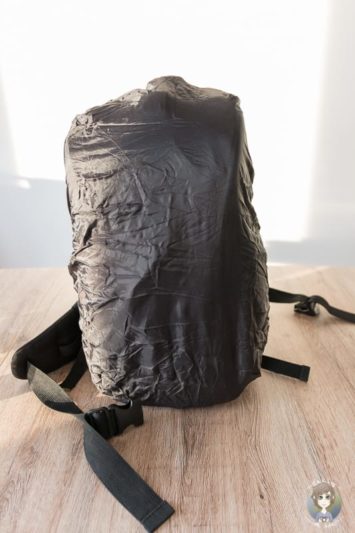 Regenschutz am Mantona Kamerarucksack