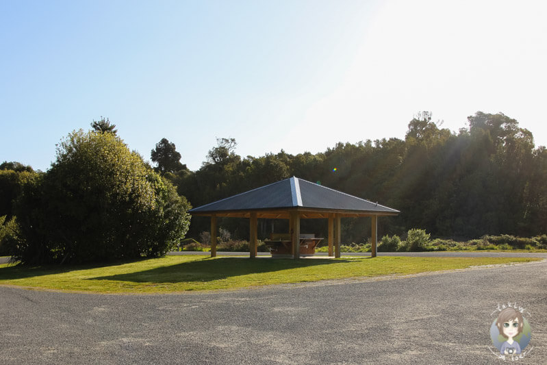 Küchenshelter auf dem Lake Mahinapua DOC Campground