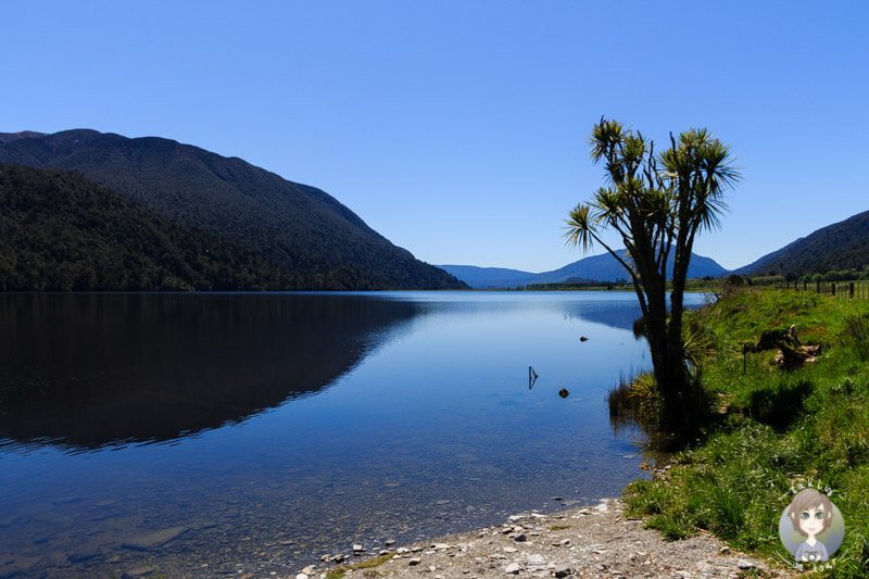 Der wunderschöne Lake Poerua an der Westküste von Neuseeland