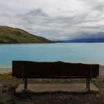 Eine Bank am Lake Tekapo, Neuseeland