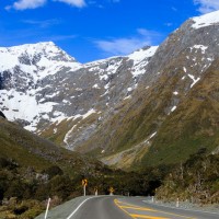 Die Fahrt vom Milford Sound in der Nachmittagssonne