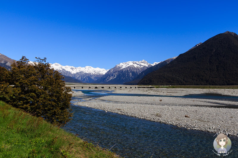 Toller Blick über den Waimakariri River und die Bergwelt