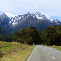 Fahrt zum Milfordsound mit tollen Bergen