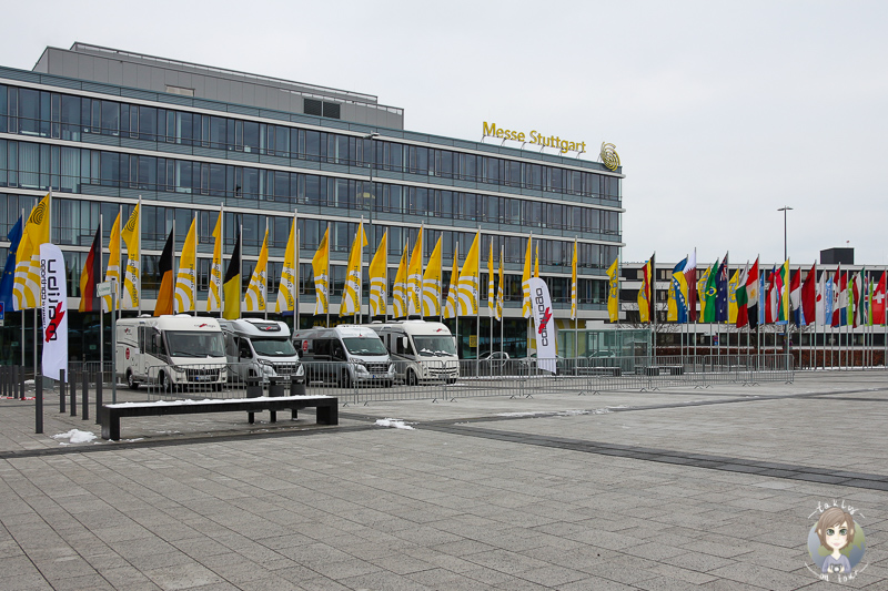 Blick auf die Messe Stuttgart mit Wohnmobilen vor der Tuer bei der CMT