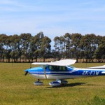 Landung eines kleinen Sportflugzeugs nörldlich von Christchurch