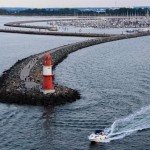 Ein kleiner Leuchtturm auf der Spitze in Warnemünde