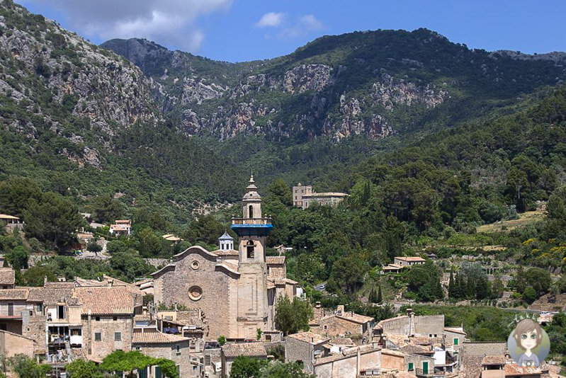 Aussichtspunkt in Valldemossa, auf die Kirche Sant Bartomeu