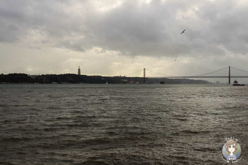 Blick auf Almada und den Tejo in Lissabon