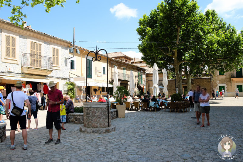 Der Placa de la Cartoixa in Valldemossa