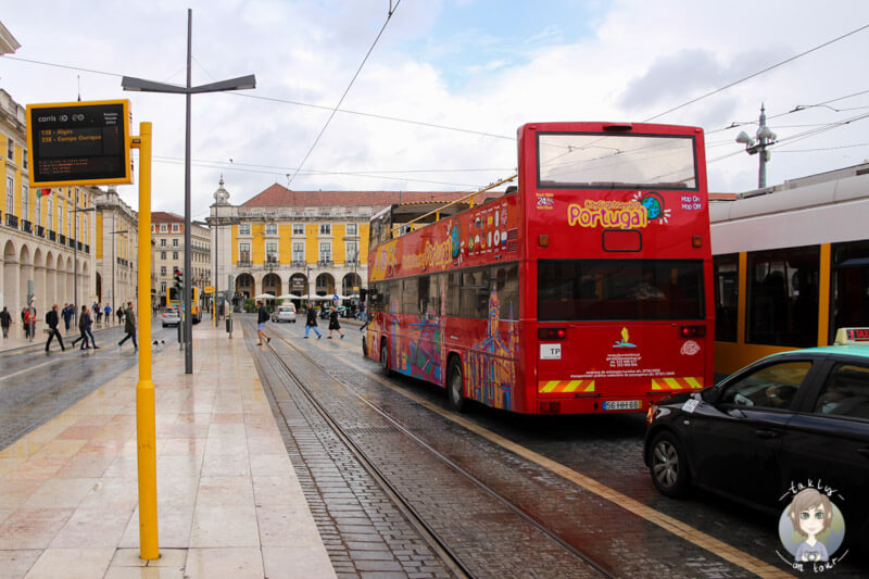 Haltestelle auch für den Sightseeingbus am Praca do Comércio