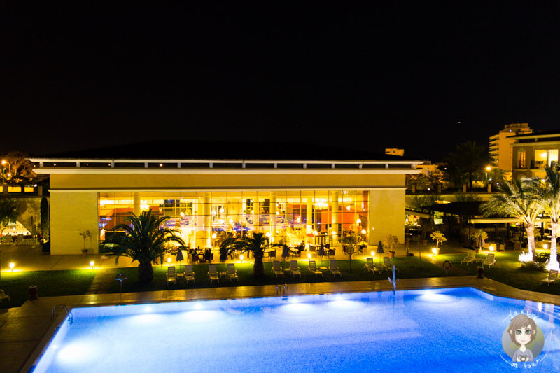 Der Pool in Playa de Palma bei Nacht