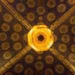 Wechsel der Kameraperspektive nach oben in die Kuppel vom Aachener Dom mit dieser Fotoidee einfach schöne Fotos machen