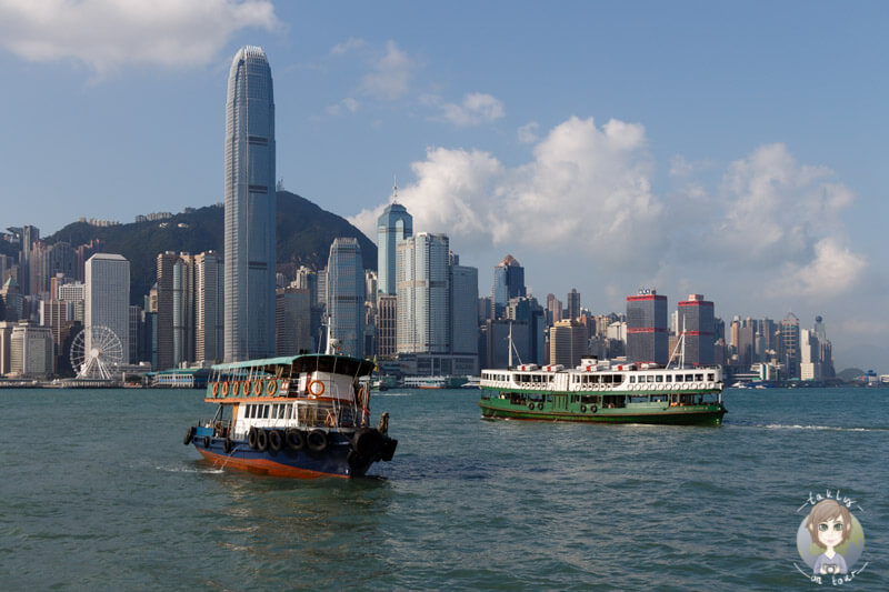 Die Star Ferry auf ihrem Weg nach Tsim Sha Tsui (Kowloon), Hongkong