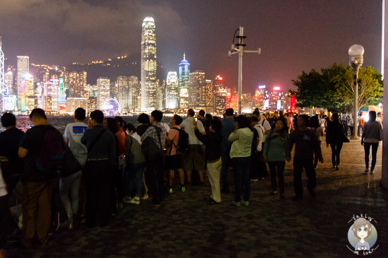 Menschenandrang bei Symphonie of Lights in Hong Kong