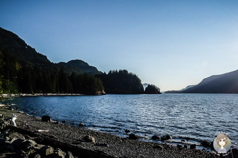 Blick über den Howe Sound im Porteau Cove Provincial Park, Kanada