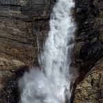 Die Wassermassen der Takakkaw Falls
