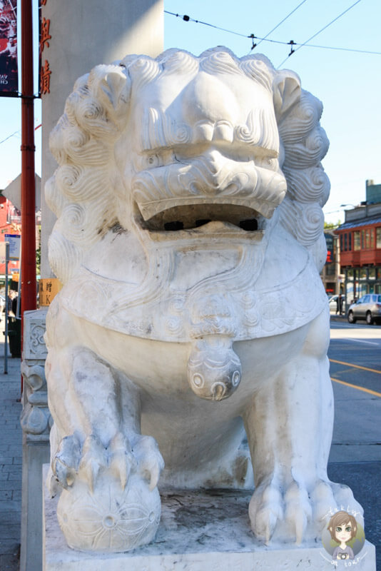 Ein Löwe am Eingang zum Chinatown, Vancouver