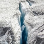 Eine Gletscherspalte im Athabasca Gletscher, Kanada