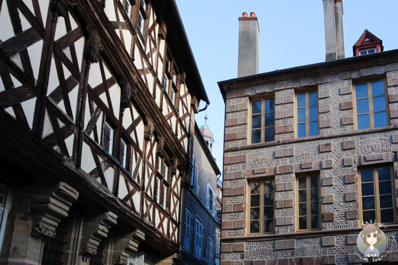 Wunderschöne, alte Fachwerkhäuser in Moulins, Frankreich