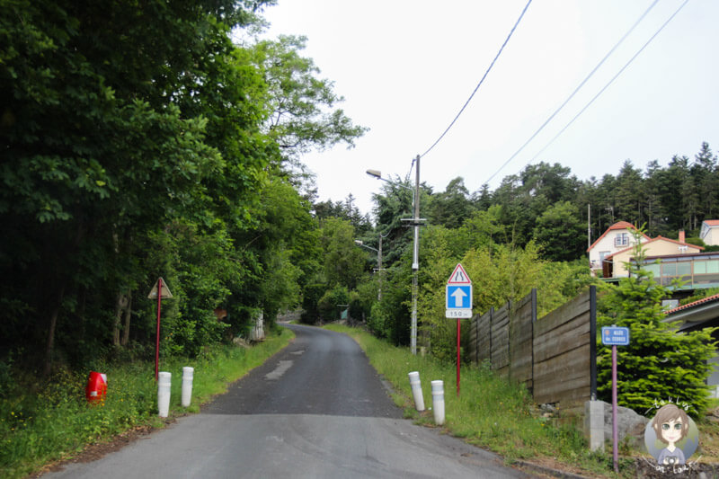 Eine schmale Straße in Châtel Guyon