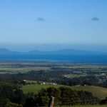 Ein weiter Blick über die Landschaft vor dem Scenic Lookout bei Foster, Victoria