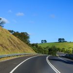 Tolle Aussicht auf der Fahrt über den S Gippsland Highway Richtung Foster, Australien
