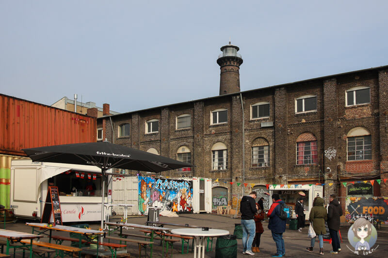 Das Kölner Street Food Festival vor dem Heliosturm in Köln Ehrenfeld,