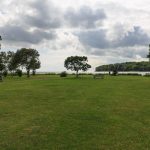 Der Stadtpark von Nysted liegt direkt am Wasser