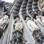 Heilige Figuren am Dom sind Sehenswürdigkeiten in Köln