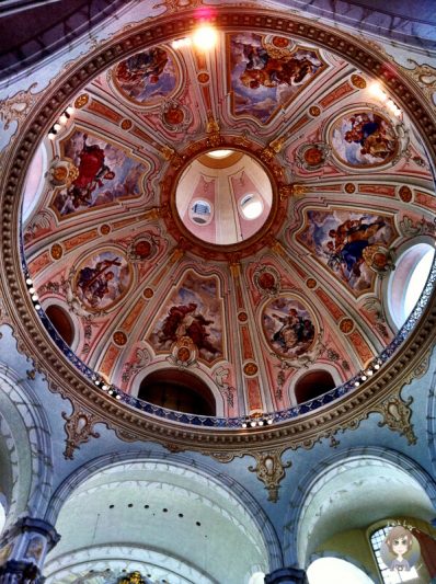 Die bunte Kuppel der Frauenkirche Dresden