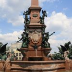 Mendebrunnen auf dem Augustusplatz in Leipzig