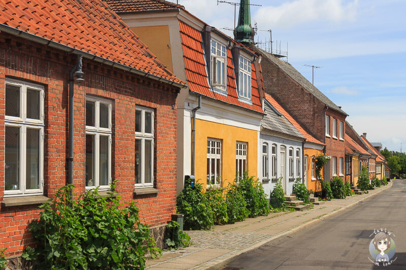 Die wunderschöne Hauptstraße in Nysted, Dänemark